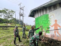 Satgas Yonif 762/VYS Perbaiki dan Cat Ulang Toilet Umum Kampung