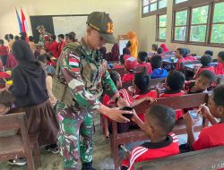 Peduli Pendidikan Di Perbatasan, Satgas Yonif 131/BRS Ajar Anak-Anak SD Inpres Pir V Yamara