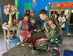 Bantu Atasi Kesulitan Masyarakat, Satgas Yonif 131/BRS Berikan Pelayanan Kesehatan Gratis