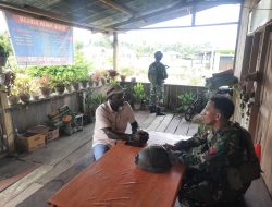 Jalin Kedekatan Dengan Masyarakat, Satgas Yonif 131/BRS Laksanakan Komsos di Kampung Pikere