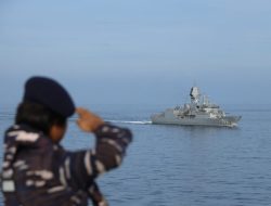 TNI AL dan AL Australia Sukses Gelar Farewell Pass di Perairan Nusantara