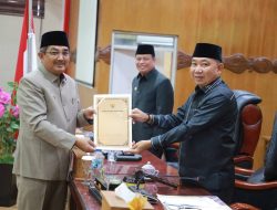 DPRD Tanjab Barat Gelar Paripurna, Bupati Sampaikan Tanggapan atas Pemandangan Umum Fraksi LKPJ 2025
